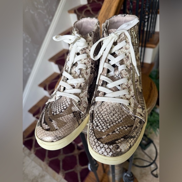 Call it Spring ladies vegan high tops snake print size 9 excellent condition - Picture 8 of 16